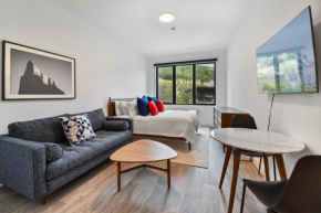 Luxury Studio, Minutes to Gondola, Ski Deer Valley, Hot Tubs, Resort Amenities